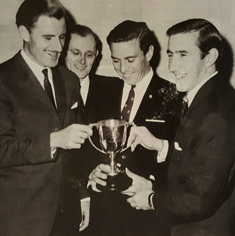 3 grands champions récompensés par The Berwick Motor Show Club avec son secrétaire David Hodges